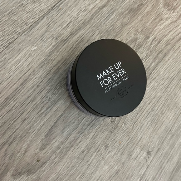 Make up forever powder - Picture 3 of 3